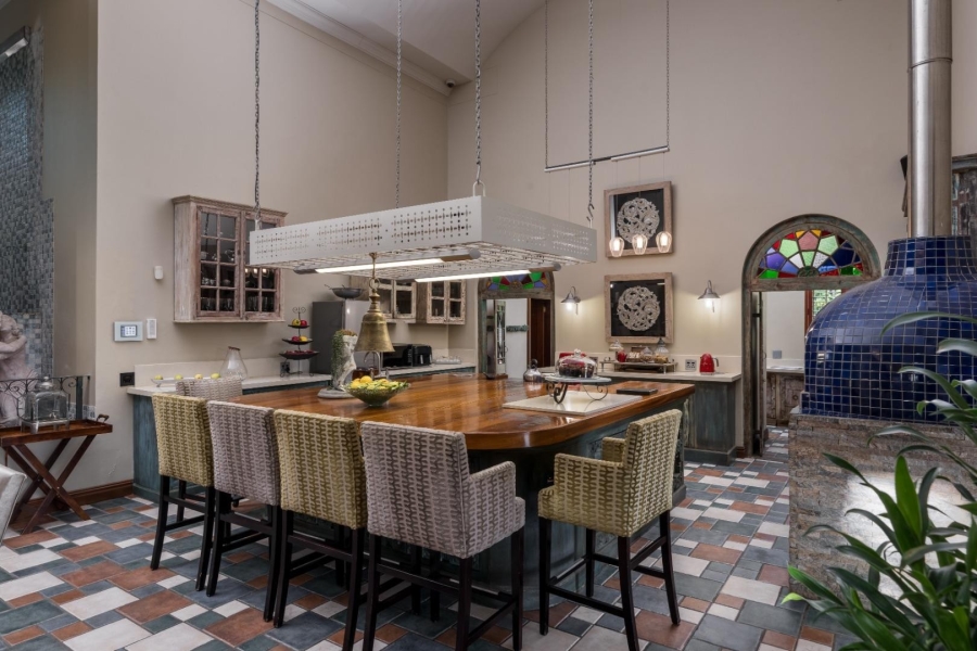 5 Bedroom Property for Sale in Winelands Western Cape